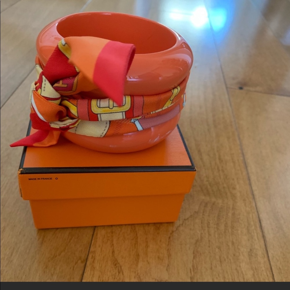 {Hermès} Bangle with Scarf